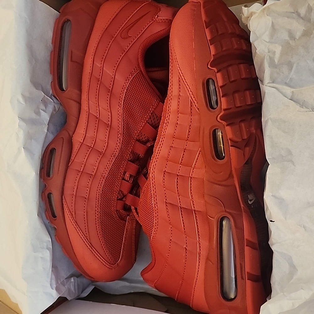 NIKE AIR MAX 95 TRIPLE RED